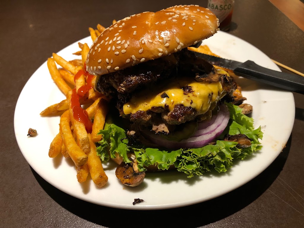 Dennys | 1891 Fraser Dr, Revelstoke, BC V0E 2S0, Canada | Phone: (250) 837-2034