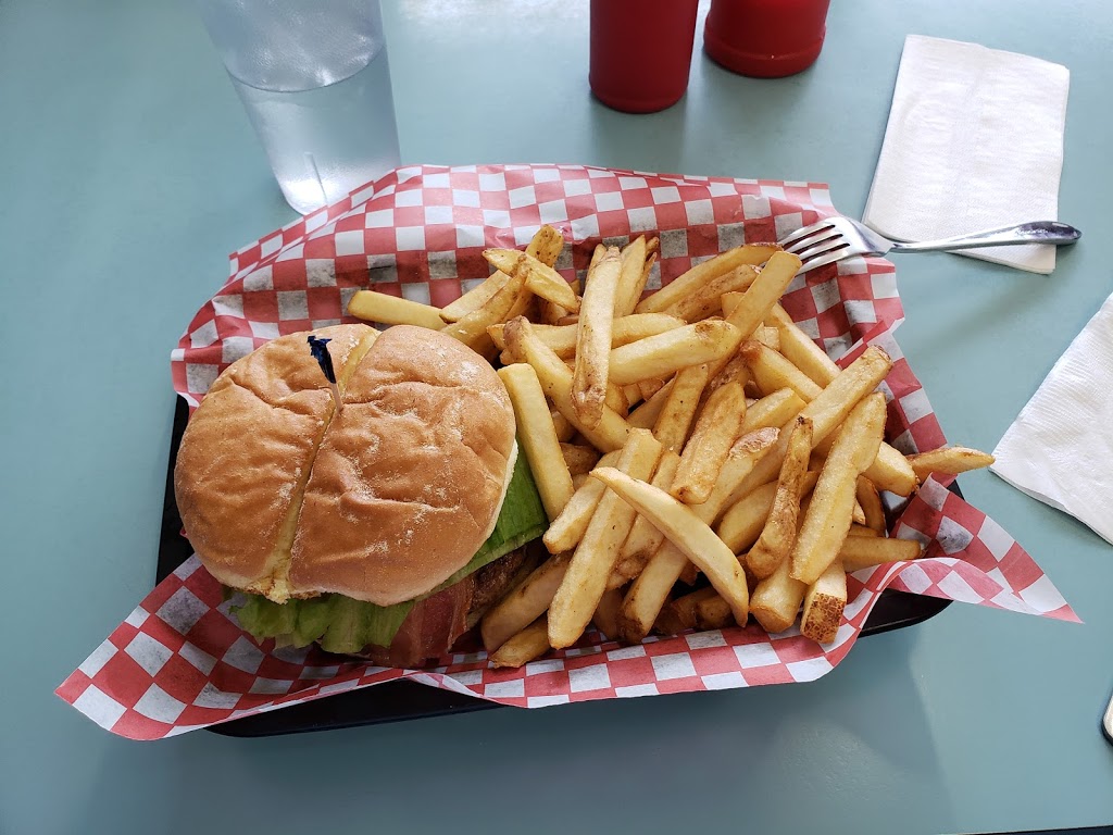 Roses Family Restaurant | 10 Queen St N, Tilbury, ON N0P 2L0, Canada | Phone: (519) 682-3120