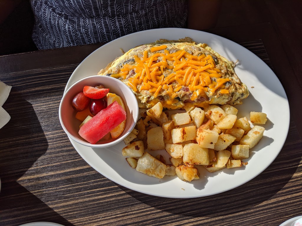 Johns Family Restaurant | 1 Fisherman Dr, Brampton, ON L7A 2X9, Canada | Phone: (905) 840-8888
