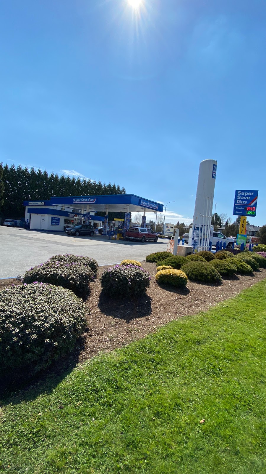 Super Save Gas Station | 20966 56 Ave, Langley, BC V3A 7Z2, Canada | Phone: (604) 530-8770