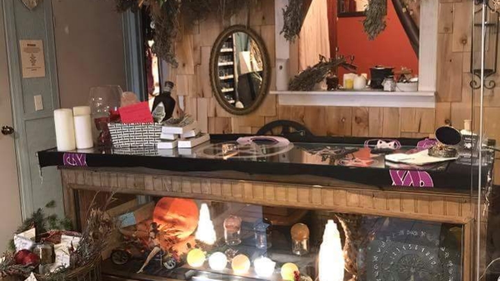 Melindas Enchanted Cottage | 56 Robinson St, Simcoe, ON N3Y 1W6, Canada | Phone: (226) 931-1419