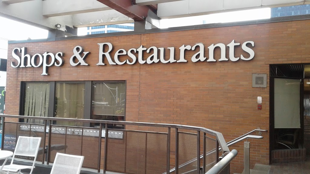 Delisle Court | 1560 Yonge St, Toronto, ON M4T 2S9, Canada | Phone: (416) 966-2089