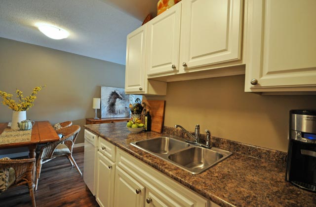 Wellesley Manor | 1916 McCallum Rd, Abbotsford, BC V2S 3M8, Canada | Phone: (604) 852-0827