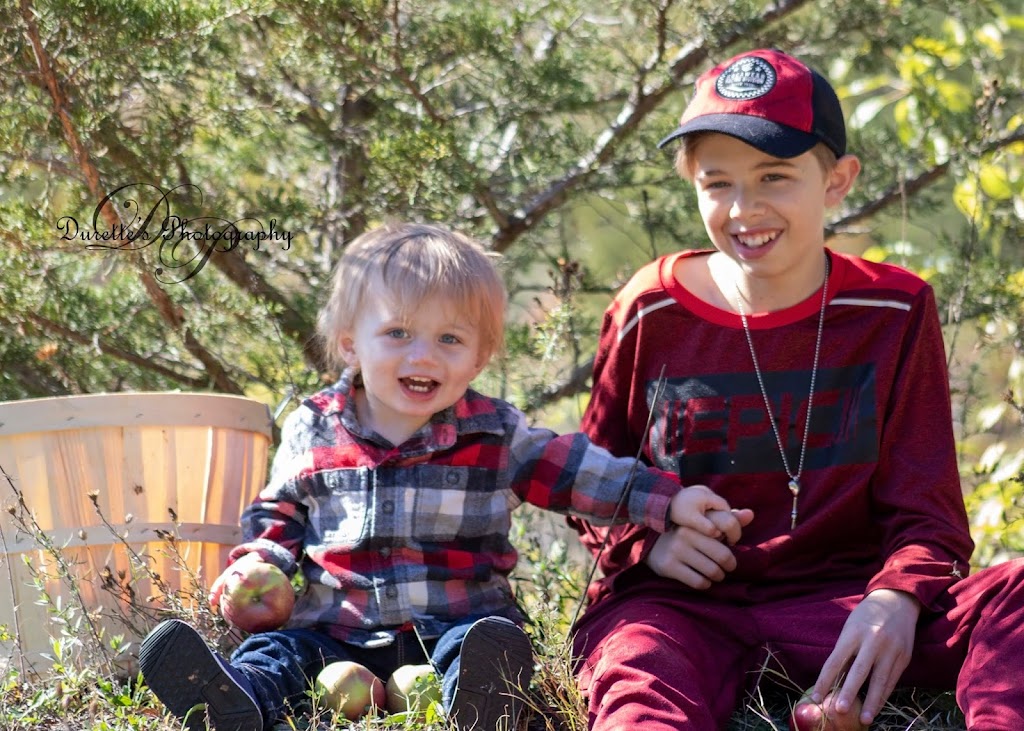 Roberts Photography | 55 Wolfe St, Frankford, ON K0K 2C0, Canada | Phone: (613) 561-3543