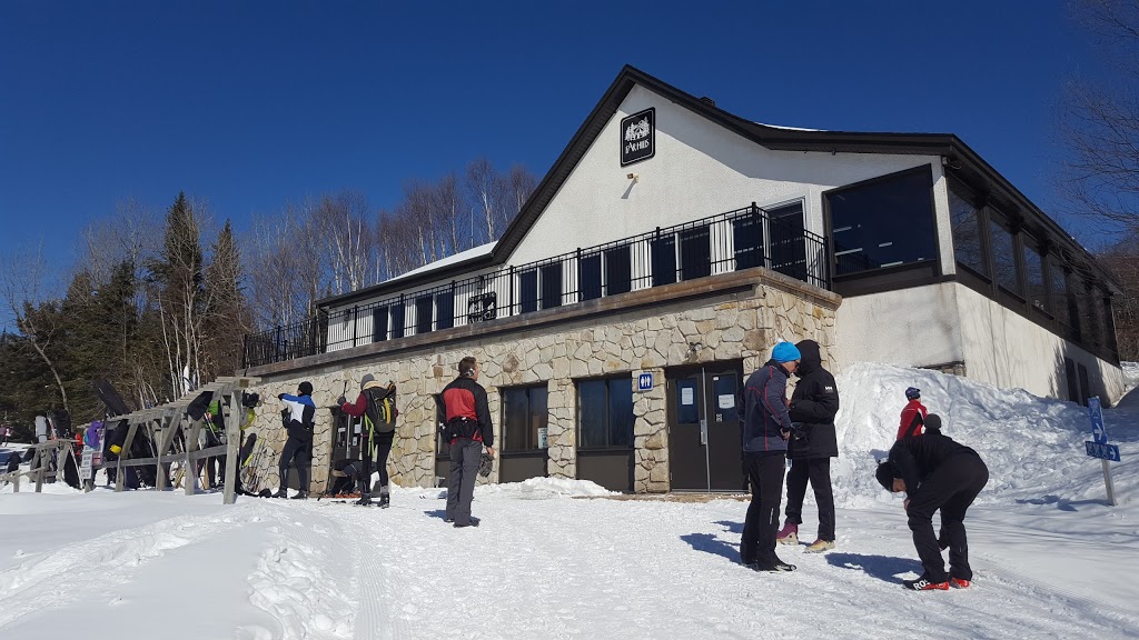 Stationnement Farhill | 5966 Chemin du Lac-La Salle #5750, Val-Morin, QC J0T 2R0, Canada
