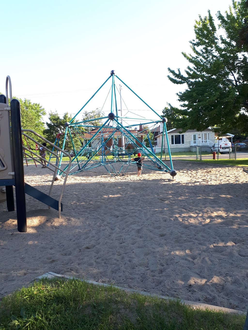 Parc Raymond | 1000 Rue De Lorimier, Longueuil, QC J4K 3N1, Canada | Phone: (450) 463-7311