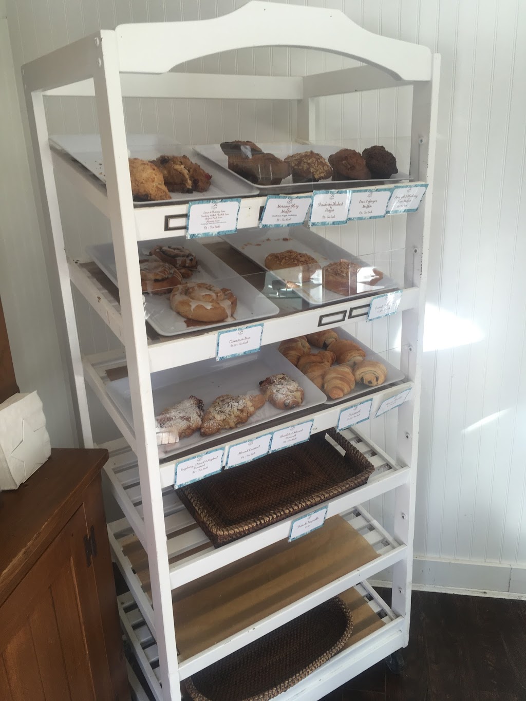 Flour Bakery | 6363 Bruce St, West Vancouver, BC V7W 2G5, Canada | Phone: (604) 925-2101