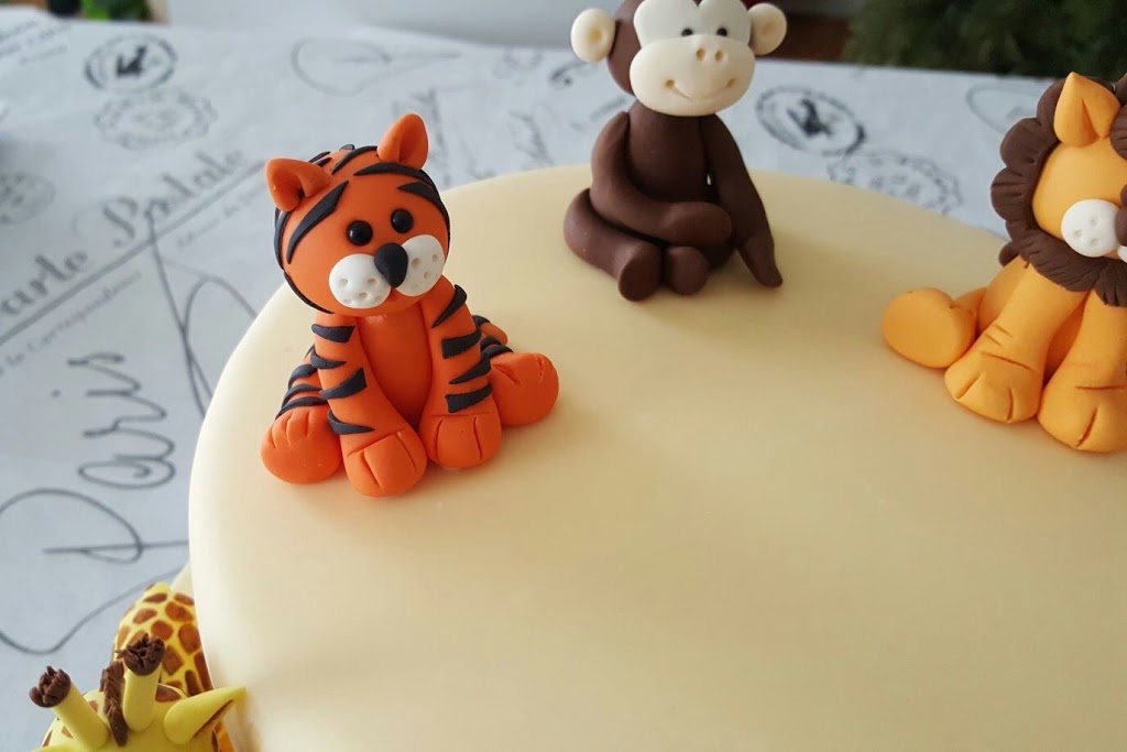 Raving Cakes Inc | 467 Boulevard de lÎle, Pincourt, QC J7V 0C9, Canada | Phone: (514) 705-3952