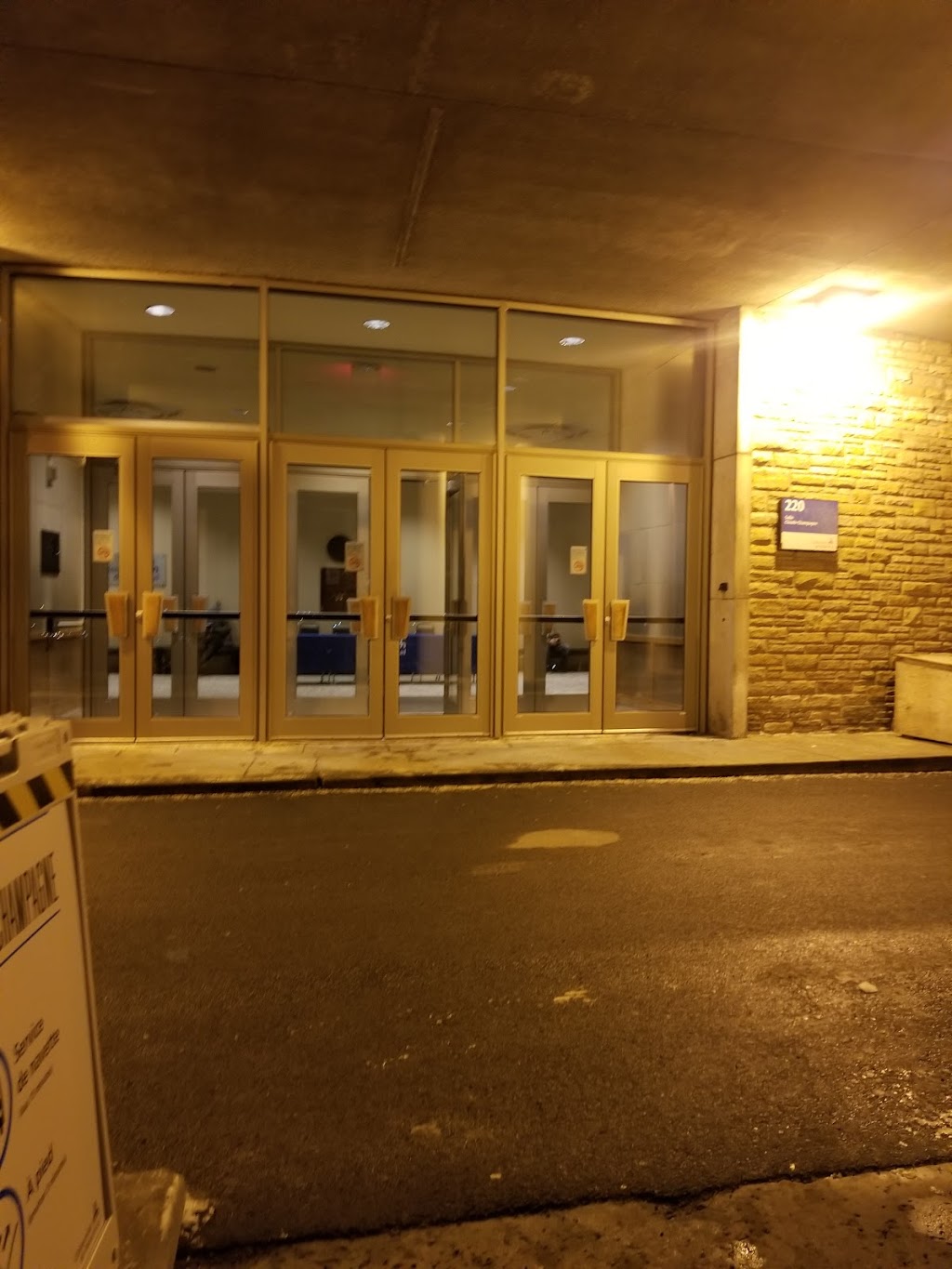 Salle Claude-Champagne | 220 Av. Vincent-DIndy, Outremont, QC H2V 2T2, Canada | Phone: (514) 343-6427