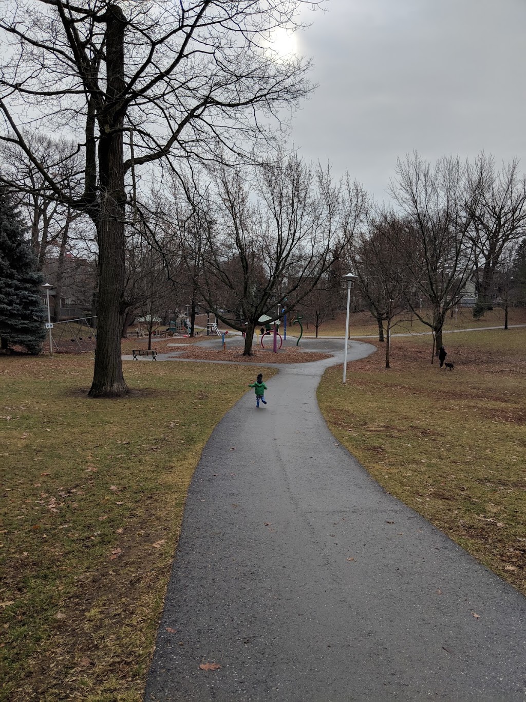Cassels Avenue Playground | 69 Cassels Ave, Toronto, ON M4E 1Y3, Canada | Phone: (416) 392-2489
