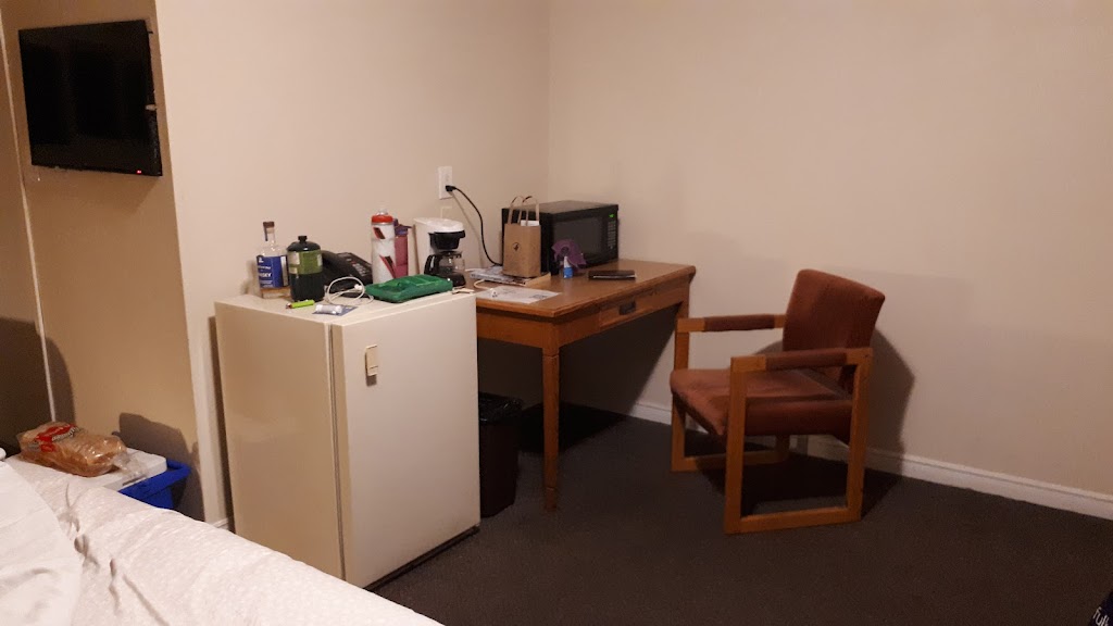 Algonquin Motel | 11191 Hwy 124, South River, ON P0A 1X0, Canada | Phone: (705) 386-2641