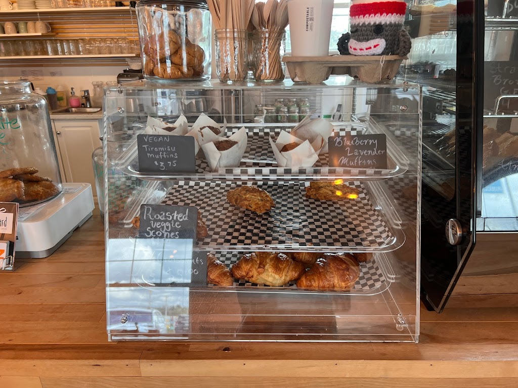 Black & White - Café and Bistro | 5549 St Peters Rd, Saint Peters Bay, PE C0A 2A0, Canada | Phone: (902) 739-2130