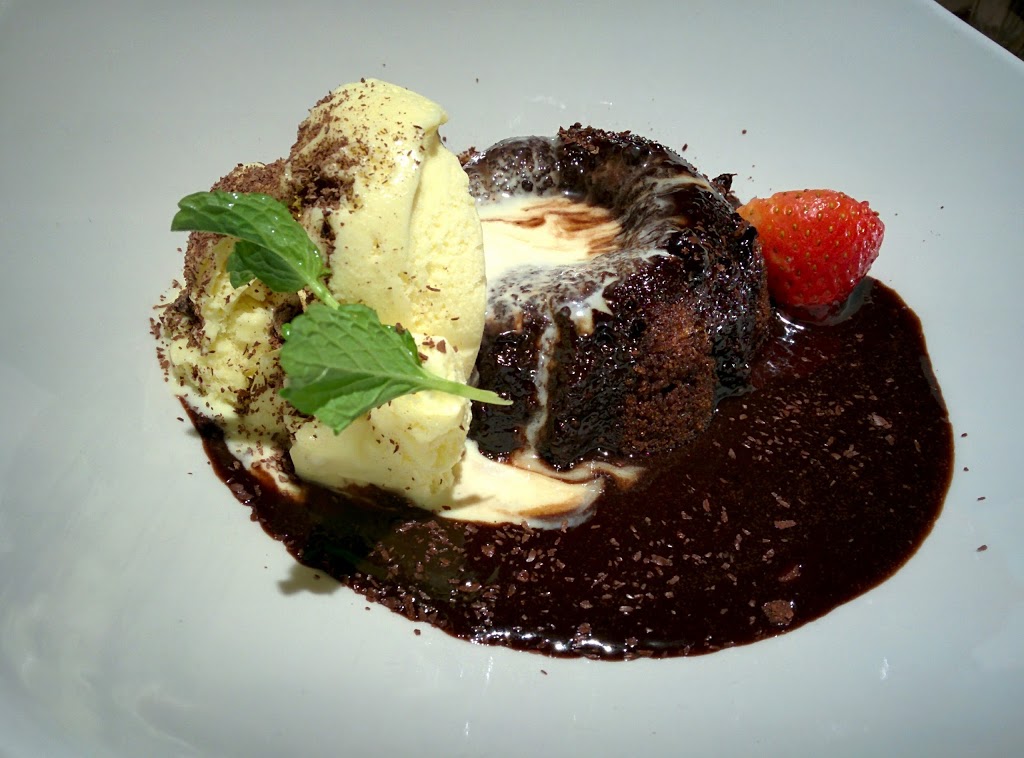 Moxies Grill & Bar | 3134 8 St E, Saskatoon, SK S7H 0W2, Canada | Phone: (306) 374-9800