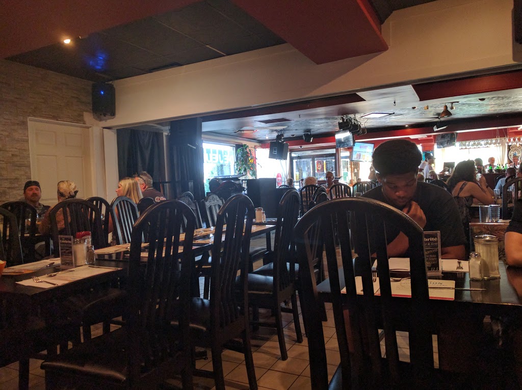 Le Célébrité | 3495 Boulevard Taschereau, Saint-Hubert, QC J4T 2G2, Canada | Phone: (450) 678-5050