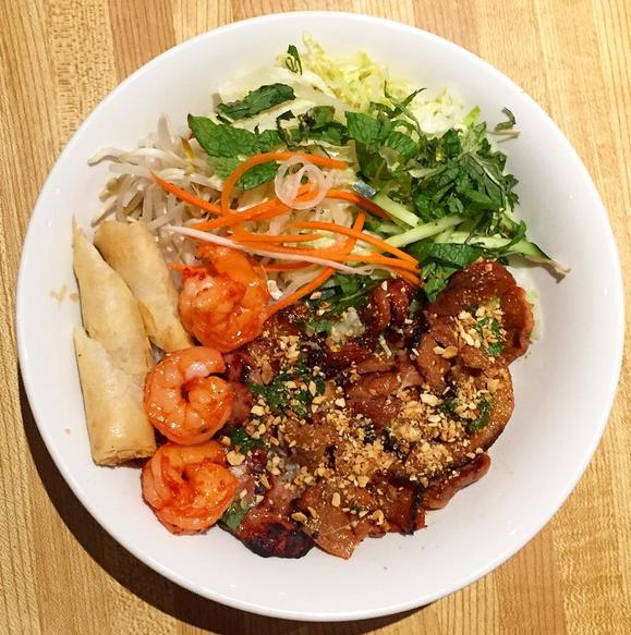 Pho Winnipeg | 1105 Arlington St, Winnipeg, MB R3E 3L1, Canada | Phone: (204) 774-2929