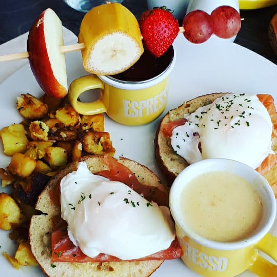 BEEZ Dejeuner-Diner | 1463 Boulevard Lionel-Boulet suite108, Varennes, QC J3X 1P7, Canada | Phone: (450) 929-0923