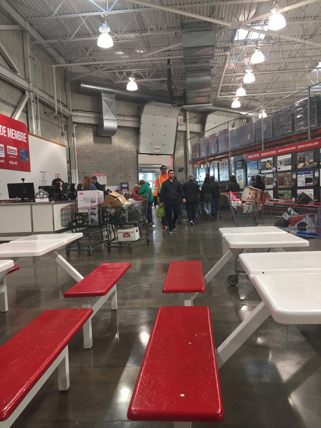 Costco Essence | 9430 Boulevard Taschereau, Brossard, QC J4X 2W2, Canada | Phone: (450) 444-4466