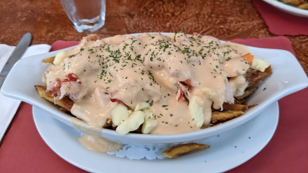 Au Boucaneux | 210 Rue Mackay, Rivière-du-Loup, QC G5R 6A4, Canada | Phone: (418) 867-4733