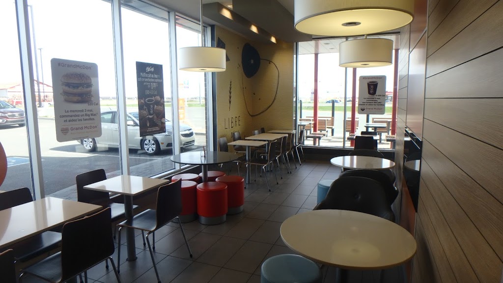 McDonalds | 1460 Boulevard Saint Laurent E, Louiseville, QC J5V 2L4, Canada | Phone: (819) 228-8284