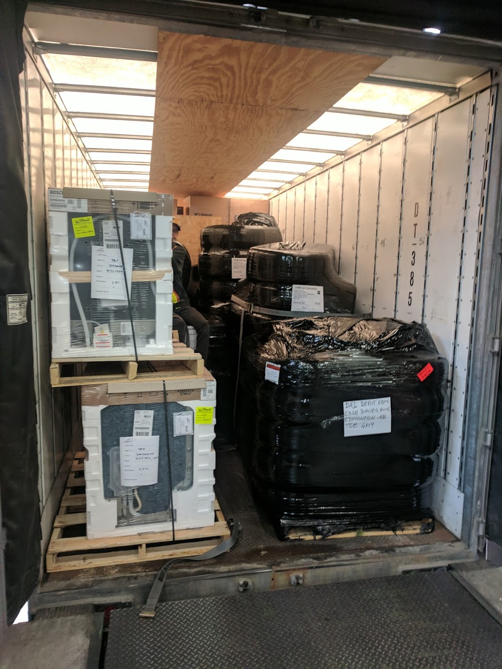 J & R Hall Transport Inc. (Vancouver) | 1775 Foy St, Abbotsford, BC V2T 6B1, Canada | Phone: (604) 855-3421