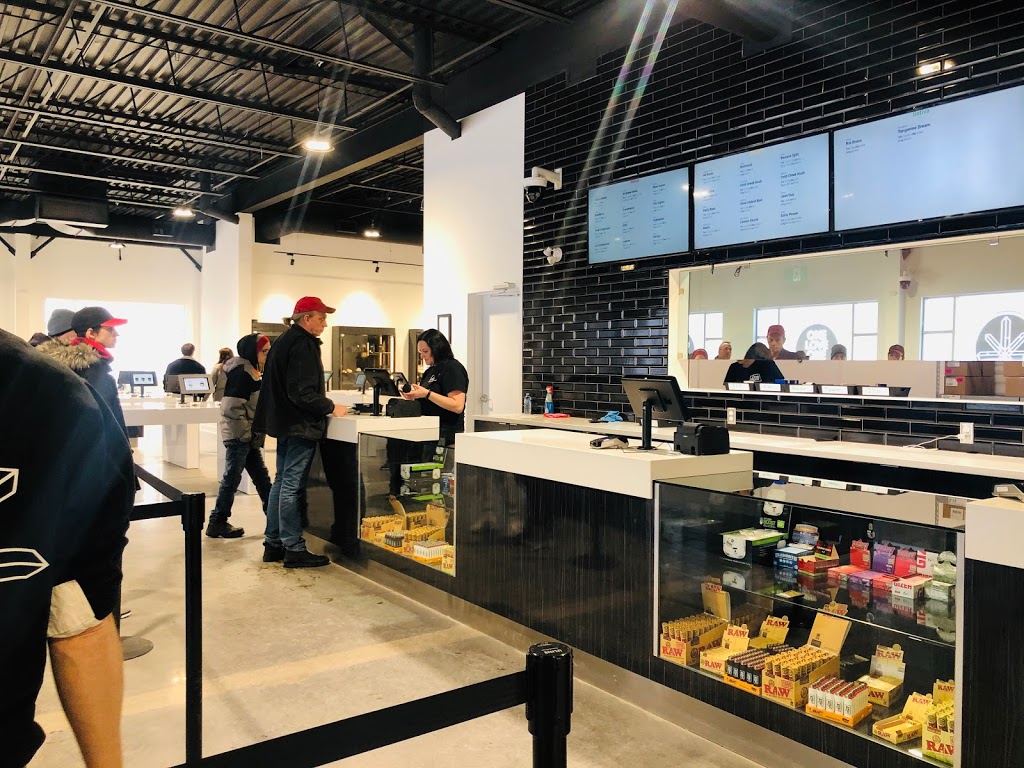 One Plant Cannabis Dispensary - Barrie (Essa Road) | 231 Essa Rd, Barrie, ON L4N 6B7, Canada | Phone: (705) 252-1768
