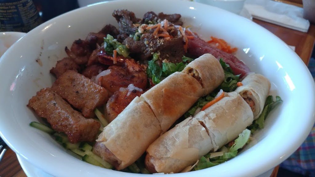 Luna Authentic Vietnamese Cuisine | 205 1 St W, Cochrane, AB T4C 1X3, Canada | Phone: (403) 981-8808