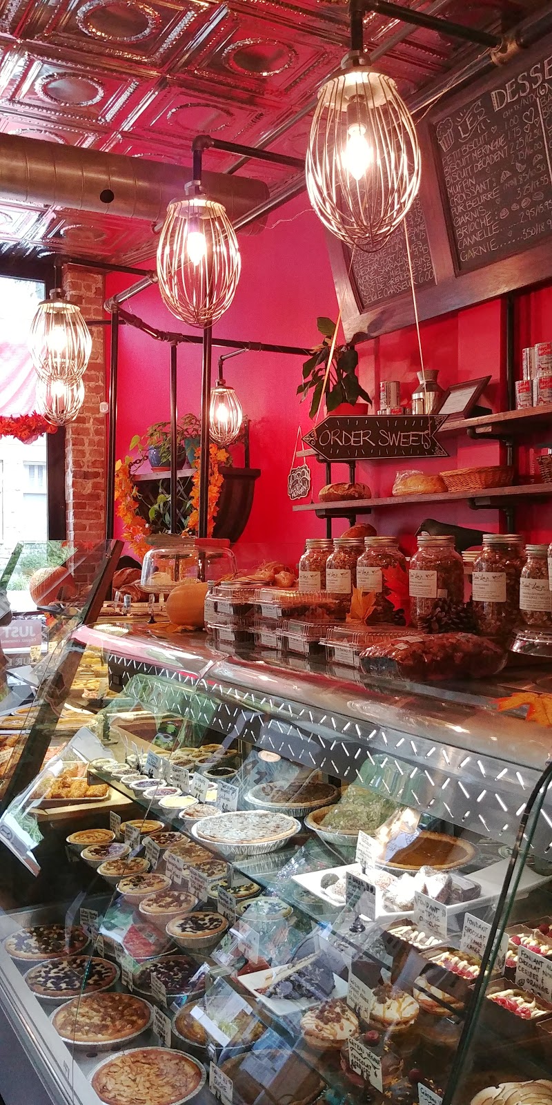 Café Saint-Henri (Verdun) | 4150 Rue Wellington, Verdun, QC H4G 1V7, Canada | Phone: (514) 846-9318