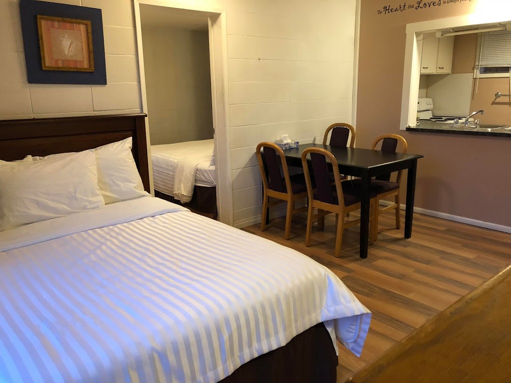 Holiday House Seaview Motel | 540 Esplanade Ave, Ladysmith, BC V9G 1A6, Canada | Phone: (250) 618-5830