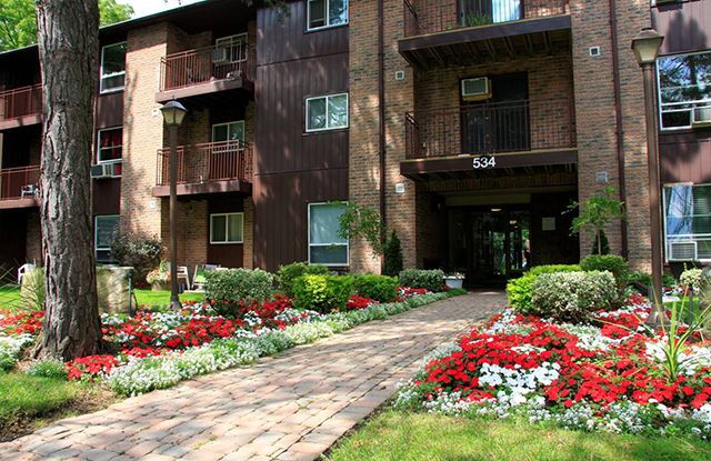 Mary Street Apartments | 534 Mary St E, Whitby, ON L1N 2R1, Canada | Phone: (905) 666-2450