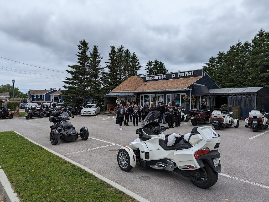 Bar Laitier Le Frimas | 110 Rue de la Plage, Saint-Gédéon, QC G0W 2P0, Canada | Phone: (418) 345-8328