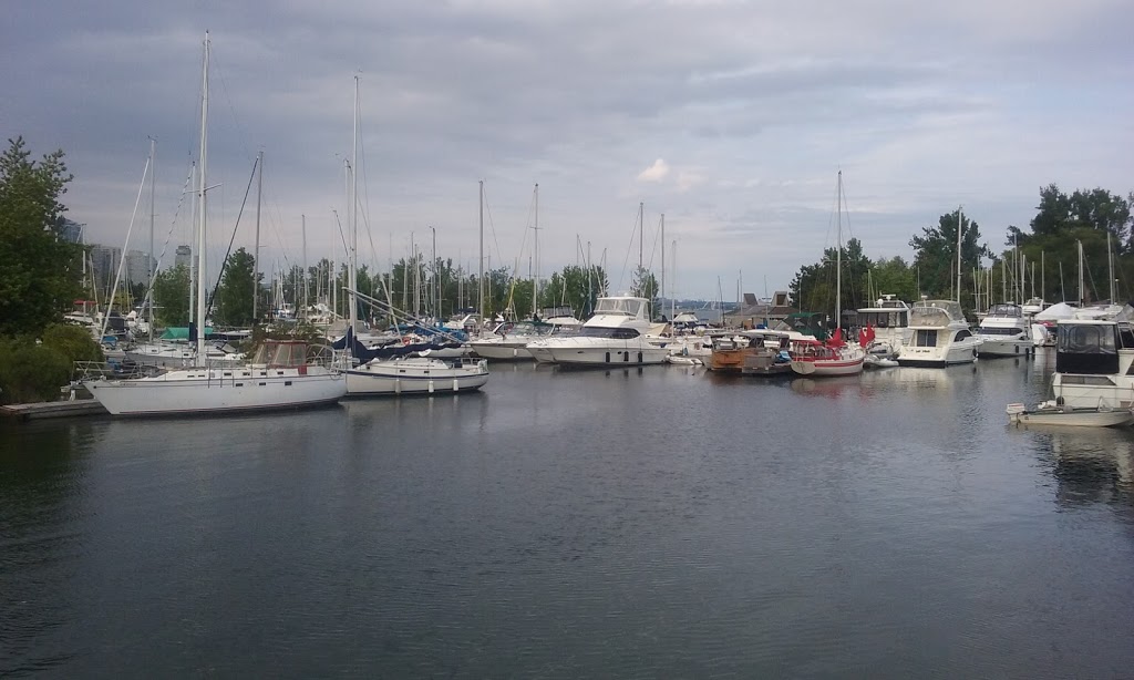 Maxwell Park | 20 Dellbank Rd, Toronto, ON M3H 4Z3, Canada | Phone: (416) 338-4386