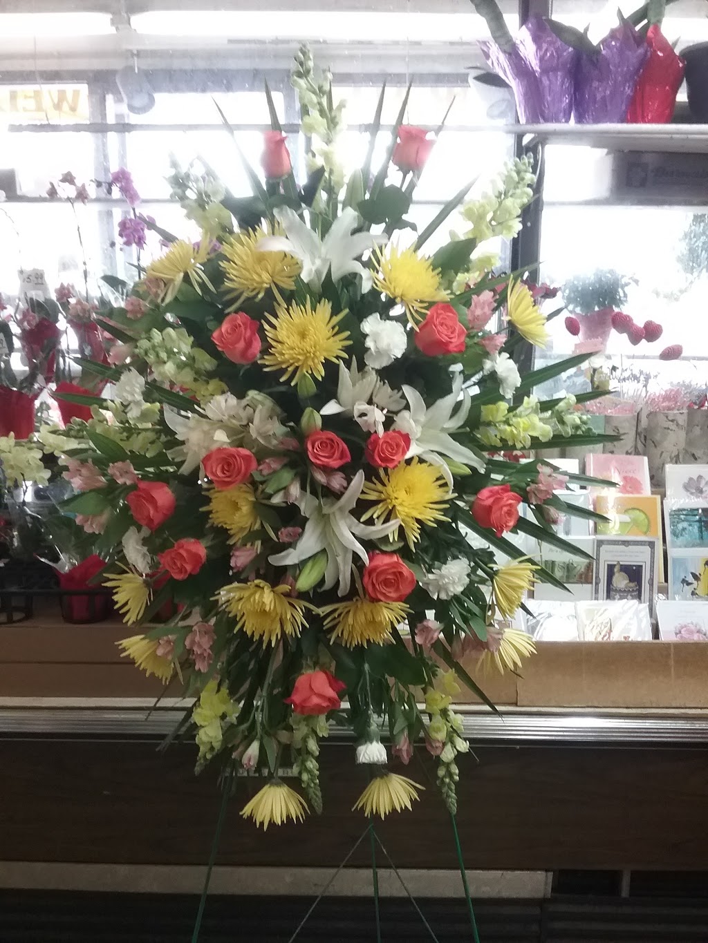 Lindas Flowers | 3855 Rupert St, Vancouver, BC V5R 2G7, Canada | Phone: (604) 434-7124
