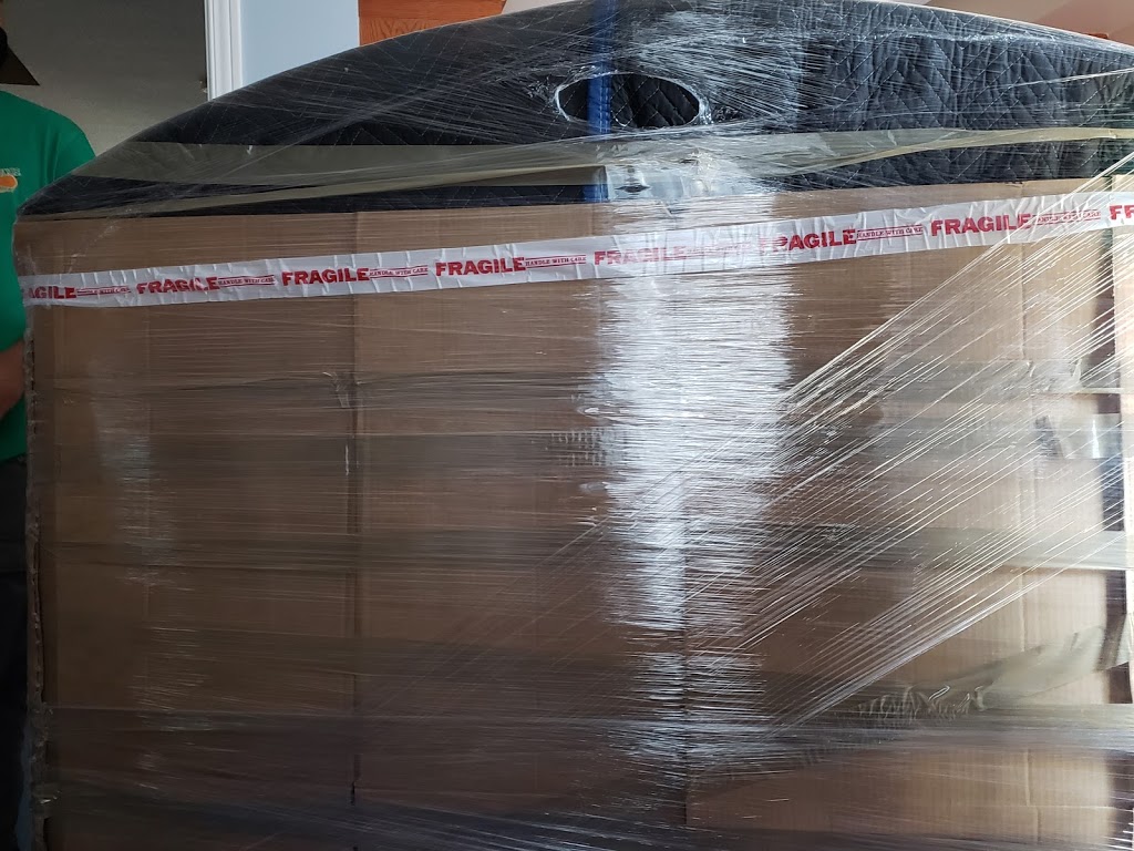 College Hunks Hauling Junk and Moving | 3190 Ridgeway Dr Unit 4, Mississauga, ON L5L 5S8, Canada | Phone: (647) 499-7169