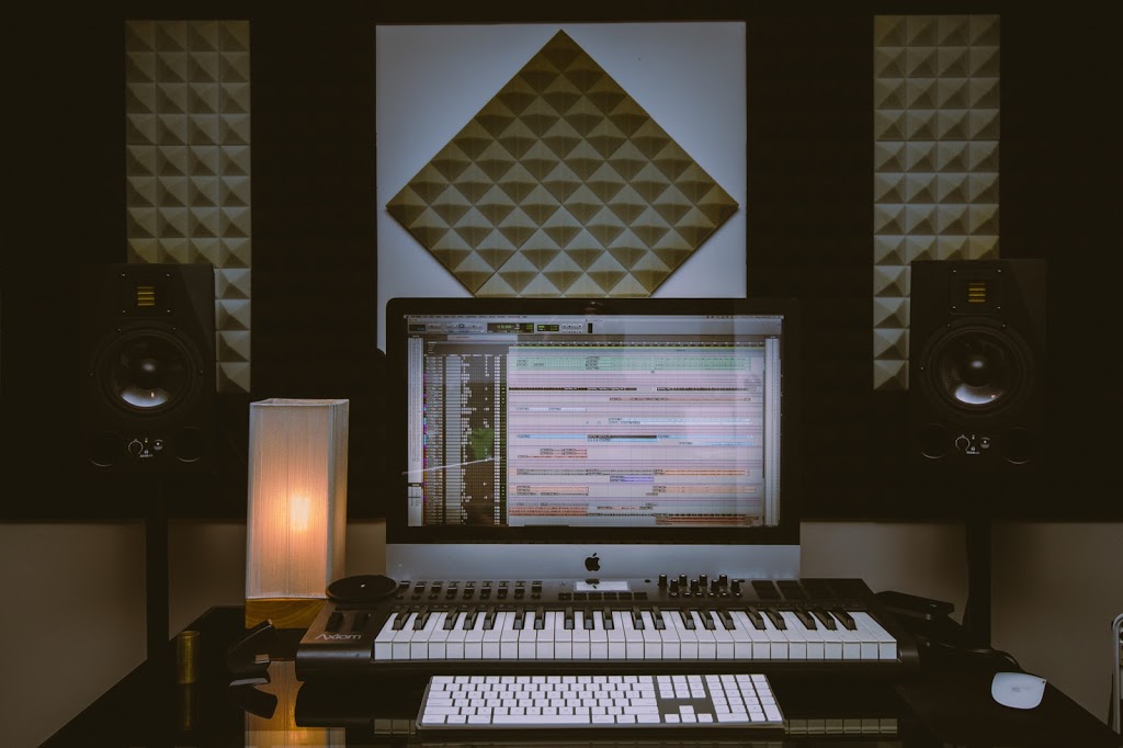 One House Studio | 580 Rutland Rd S, Kelowna, BC V1X 3A3, Canada | Phone: (250) 863-2044