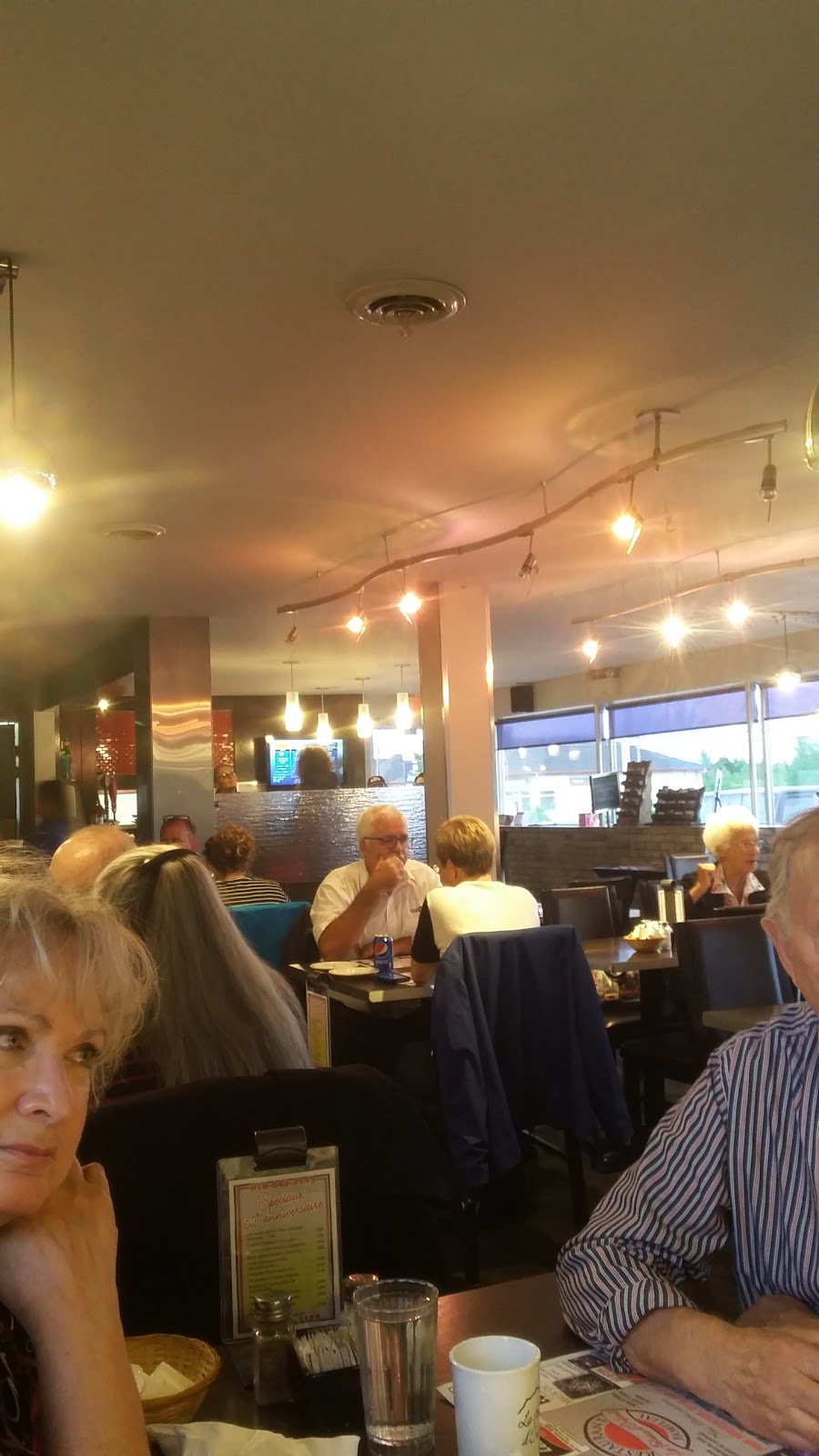 Restaurant La Falaise dOrford | 2699 Rue Sherbrooke, Magog, QC J1X 4E9, Canada | Phone: (819) 843-7113