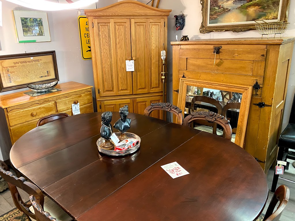 Cobbletog Antique Market | 380 Exeter Rd, London, ON N6E 2Z4, Canada | Phone: (519) 860-7119