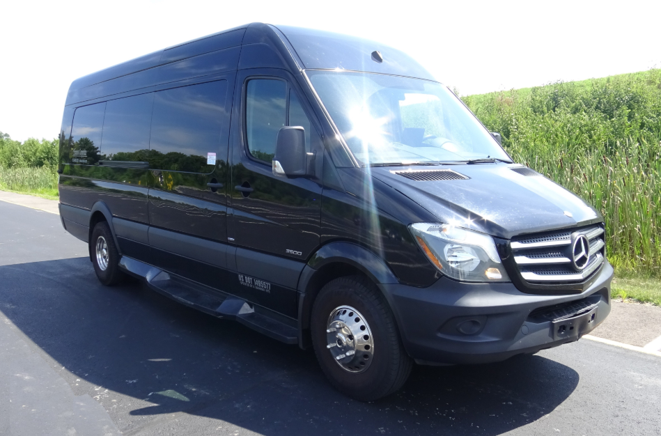 Holiday Car Rentals | Brampton | 170 Glidden Rd unit 2, Brampton, ON L6W 3L2, Canada | Phone: (905) 455-1113