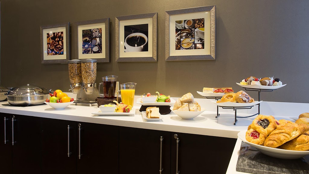 Holiday Inn & Suites Mississauga West - Meadowvale | 2565 Argentia Rd, Mississauga, ON L5N 5V4, Canada | Phone: (905) 542-2121
