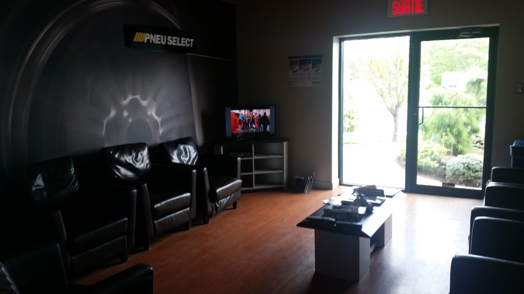 Discount Location dautos et camions | 100 Boulevard Roland-Therrien, Longueuil, QC J4H 3V8, Canada | Phone: (450) 646-4846