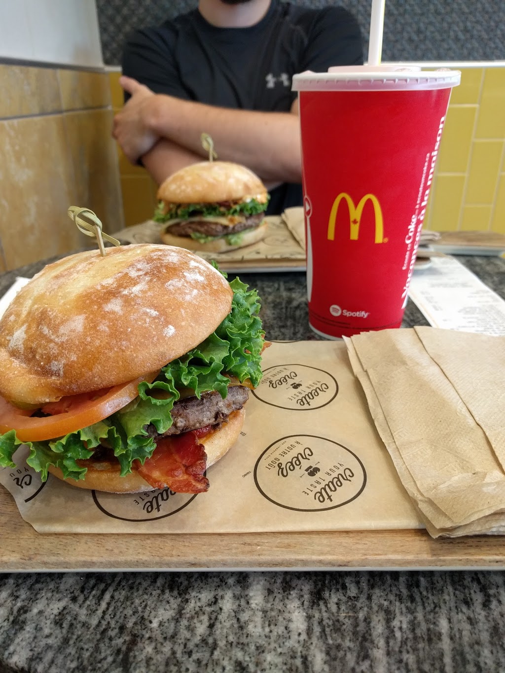 McDonalds | 590 Boulevard Wilfrid-Hamel, Québec, QC G1M 2T3, Canada | Phone: (418) 529-6722