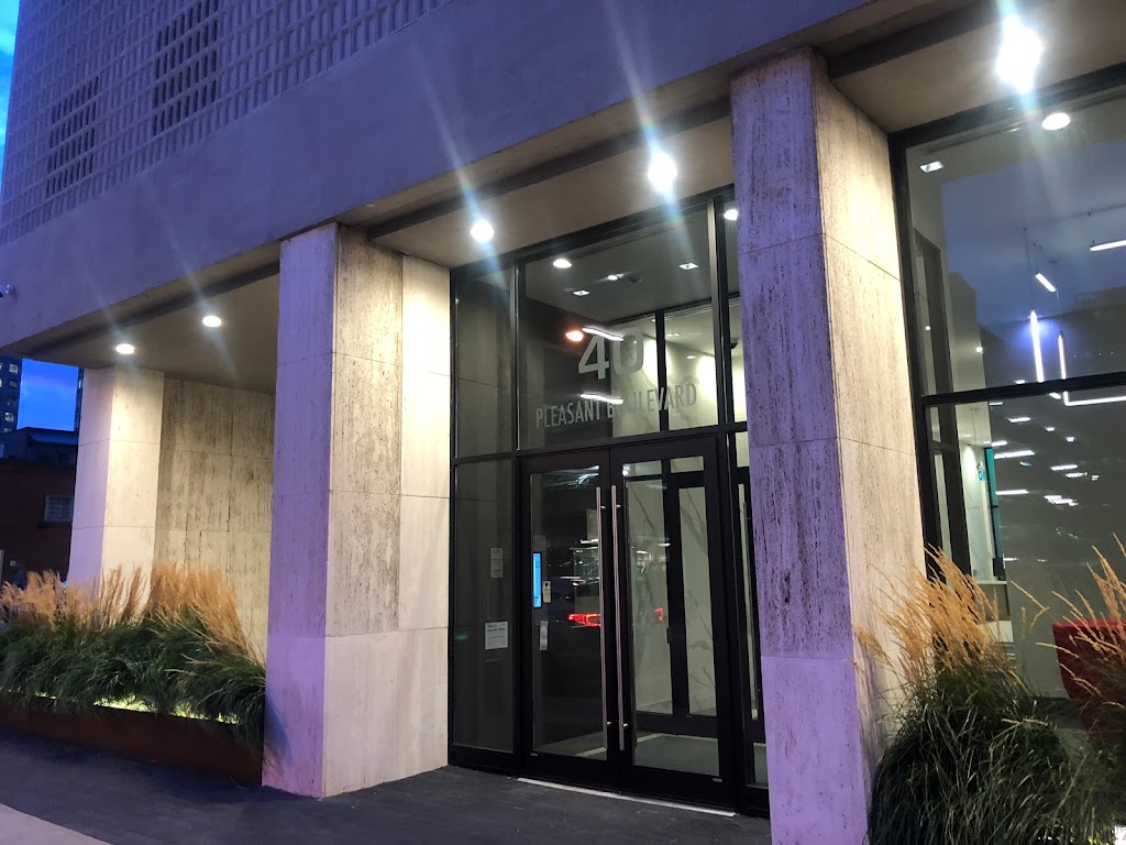 Commonwealth Towers - 40 & 60 Pleasant Blvd | 40 Pleasant Blvd, Toronto, ON M4T 1J9, Canada | Phone: (416) 923-2518