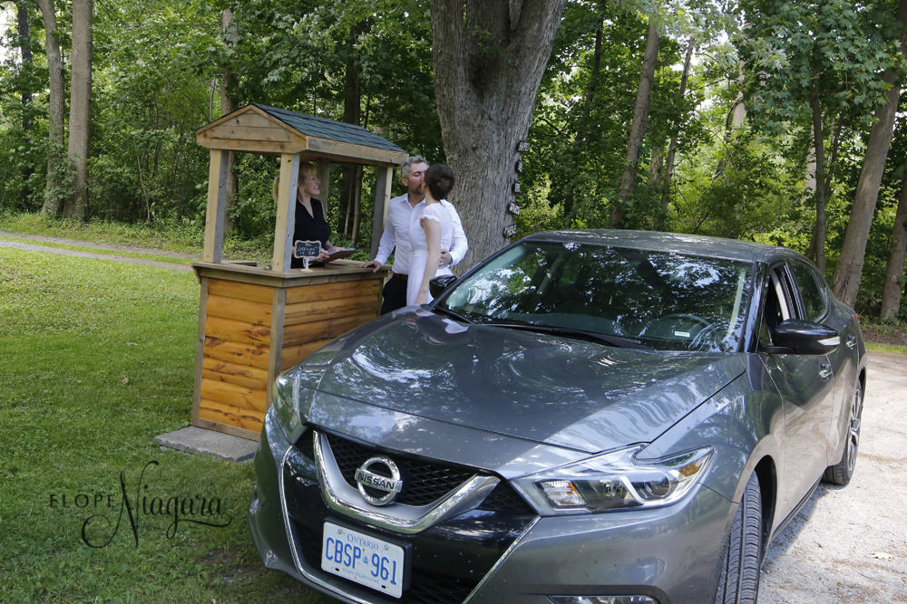 Elope Niagara Little Log Wedding Chapel and Drive through kiosk | 3787 Switch Rd, Stevensville, ON L0S 1S0, Canada | Phone: (905) 382-1490