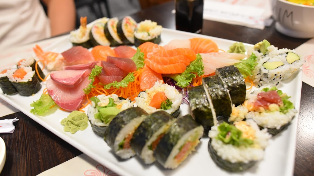 Ye sushi | 1723 Rue Poirier, Saint-Laurent, QC H4L 1J4, Canada | Phone: (514) 543-5577