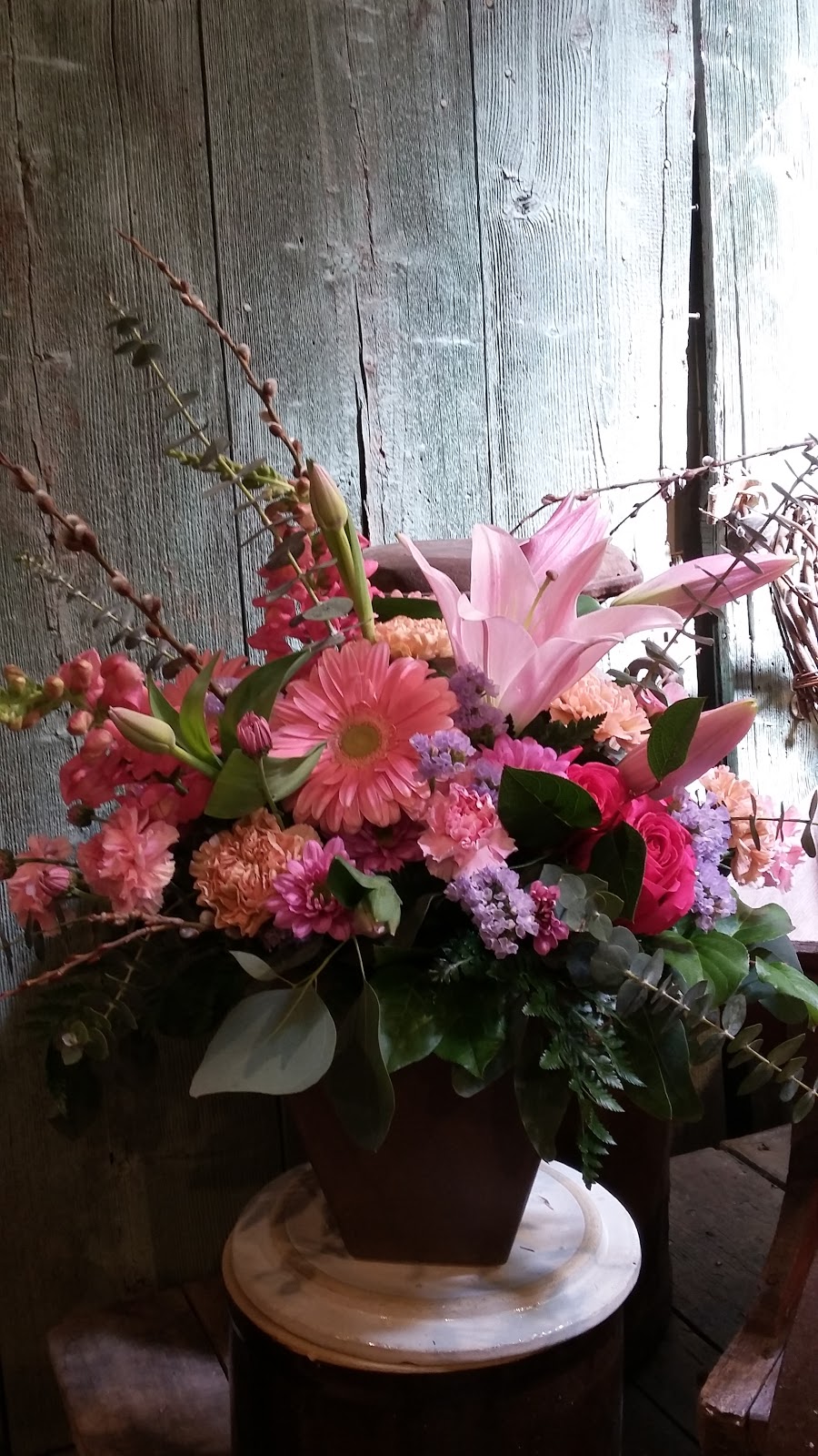 Farmhouse Flowers Gananoque | 192 King St E, Gananoque, ON K7G 1G2, Canada | Phone: (613) 382-3336