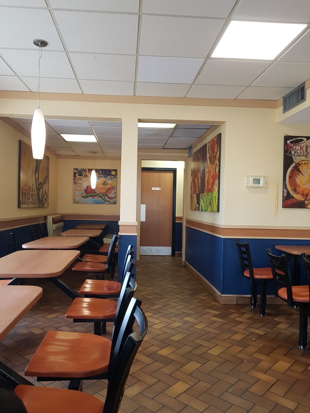 Taco Bell | 63 Lindsay St S, Lindsay, ON K9V 2M1, Canada | Phone: (705) 324-4212