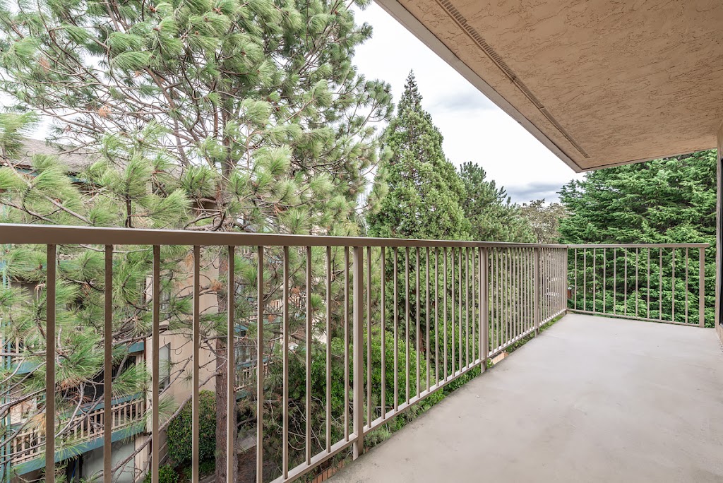 Sunny Lane Apartments | 3255 Quadra St, Victoria, BC V8X 1G4, Canada | Phone: (250) 589-1910