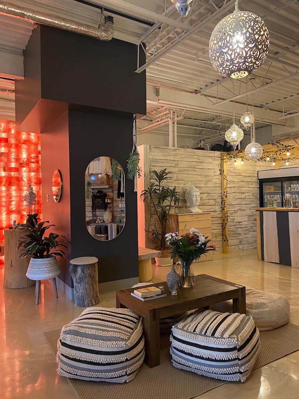Idolem Hot Yoga Chaud | 1083 Bd du Curé-Labelle Local 201, Blainville, QC J7C 3M9, Canada | Phone: (450) 818-7373