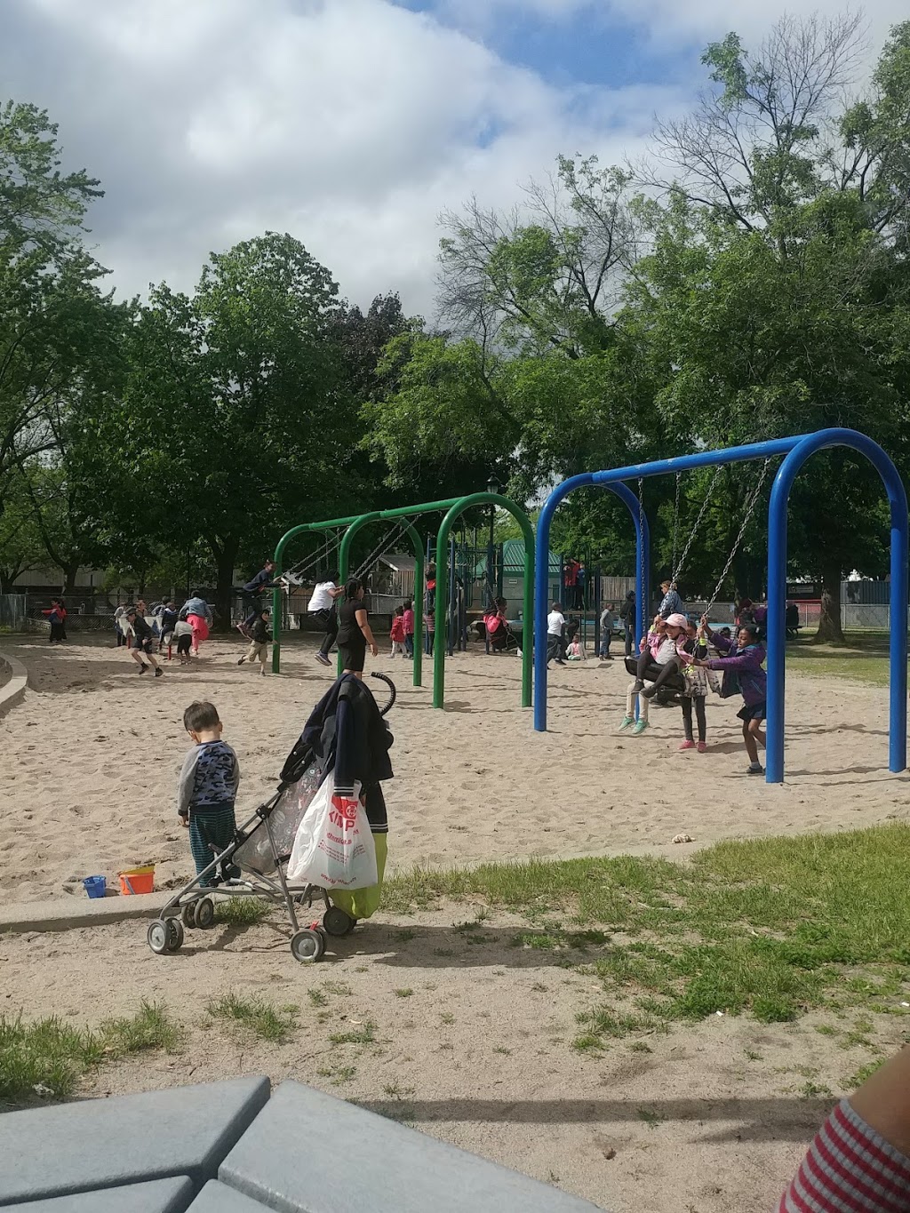 Parc Le Carignan | 11481 Avenue P M Favier, Montréal-Nord, QC H1G 3X9, Canada