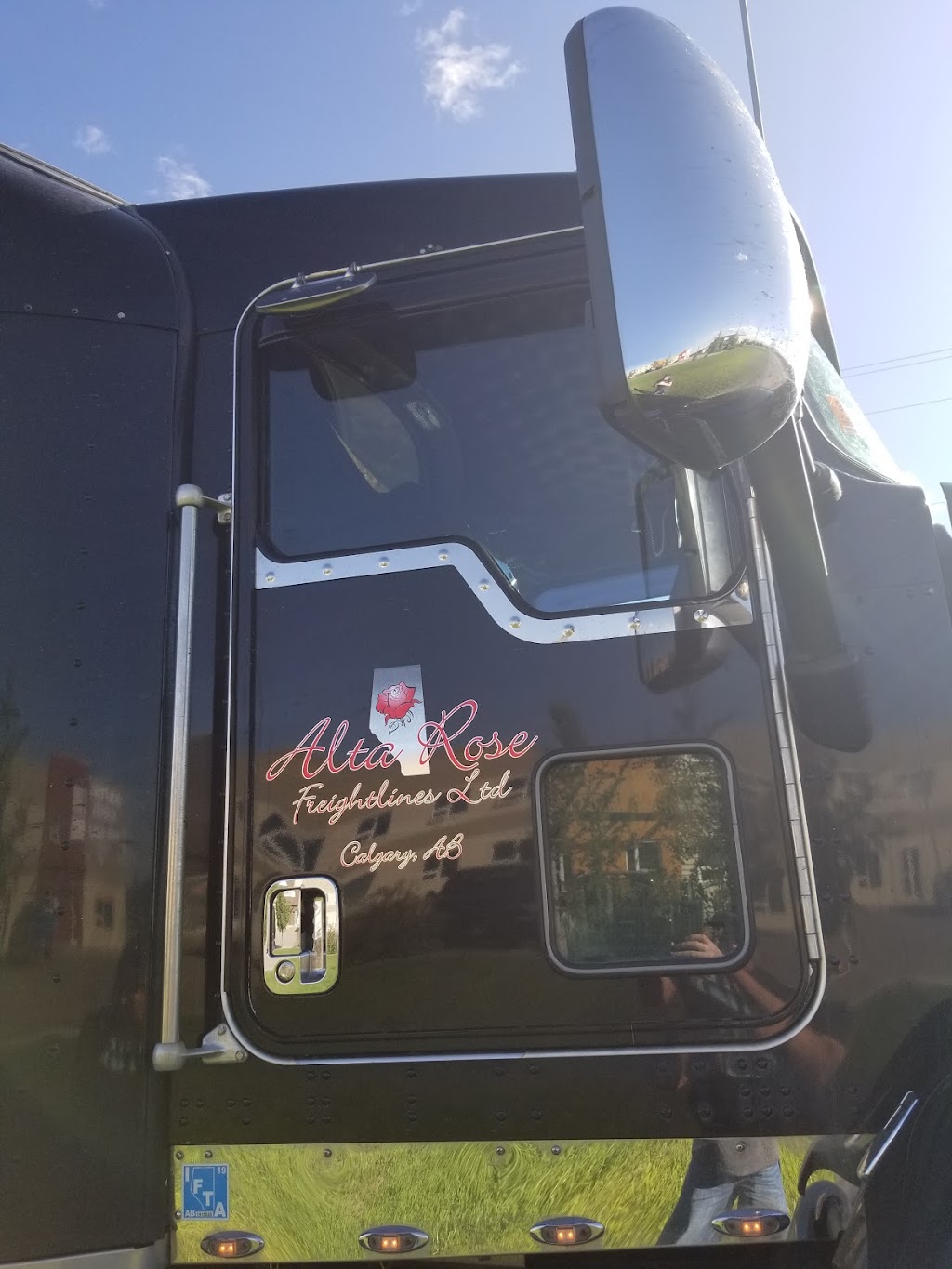 Alta Rose Freightlines Ltd | 64062 393 Ave E, Okotoks, AB T1S 0L1, Canada | Phone: (403) 879-2529