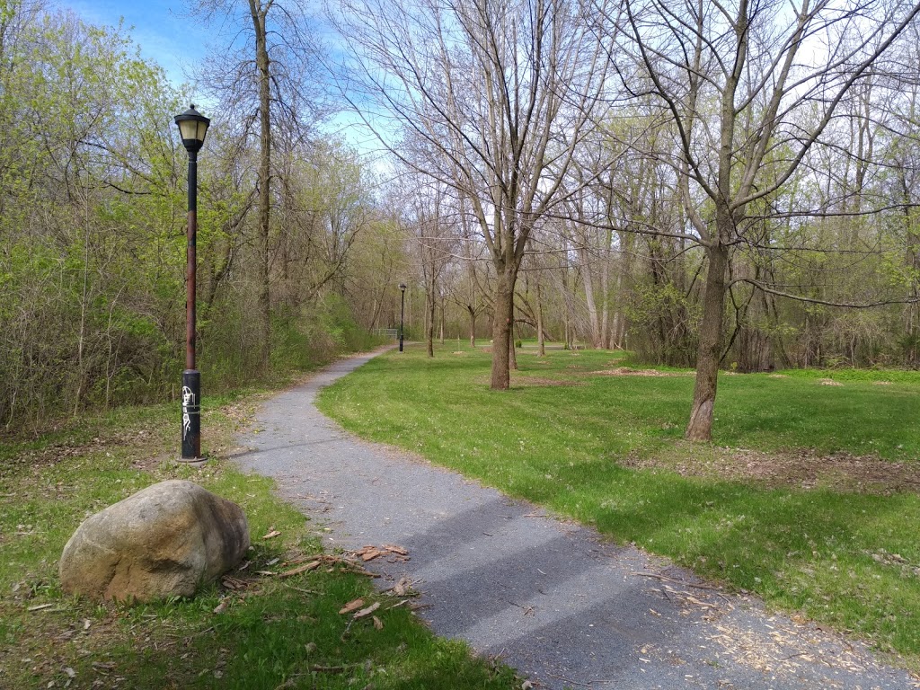 Parc Bois de Brouage | Boucherville, QC J4B 2E9, Canada